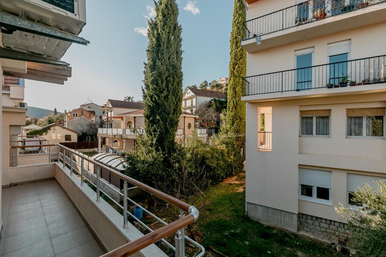 Apartments Rivijera Herceg Novi Buitenkant foto