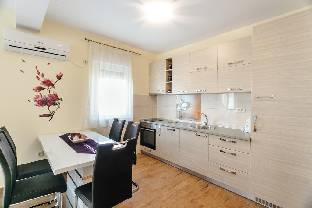 Apartments Rivijera Herceg Novi Buitenkant foto